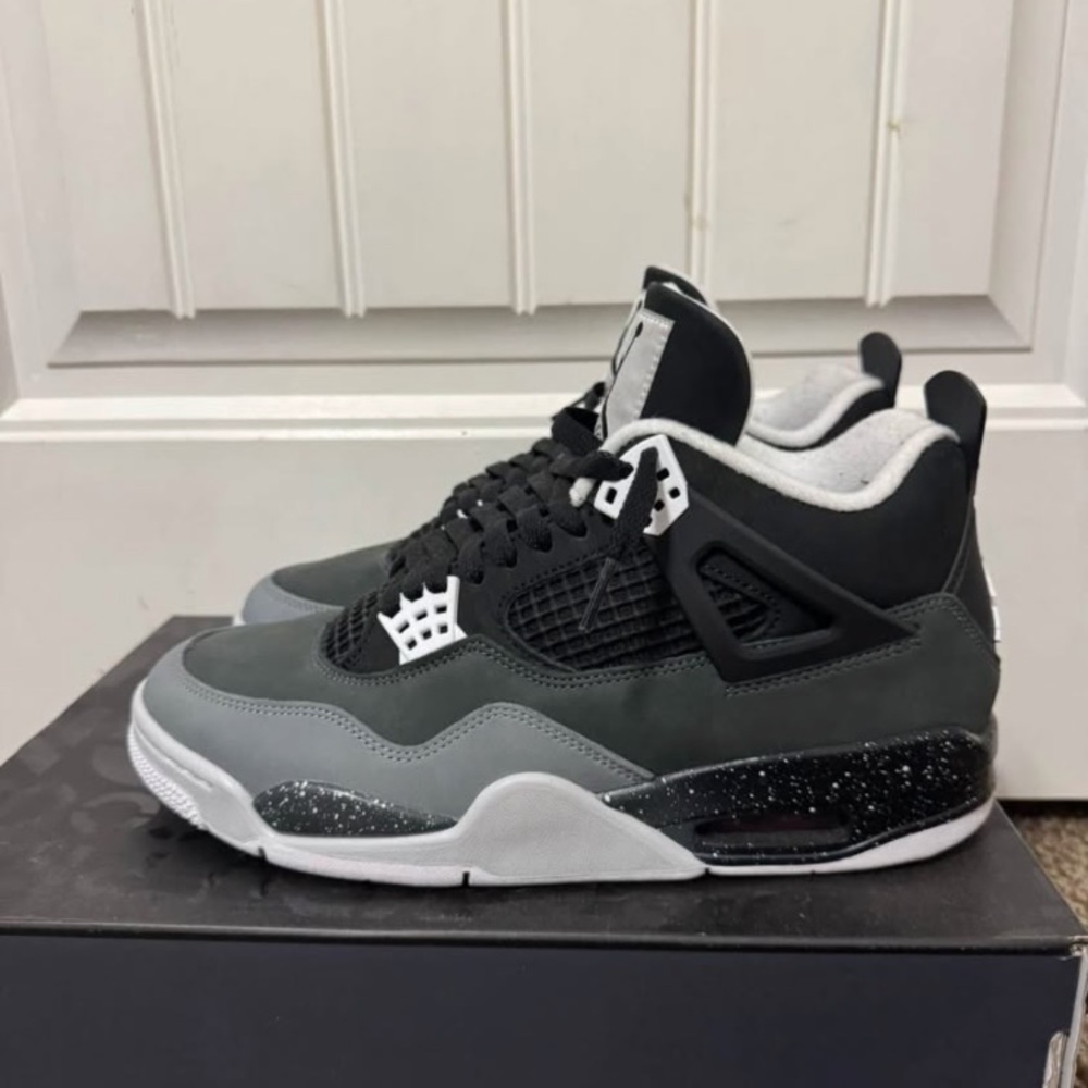 Jordan Men's Black and Gray Sneakers